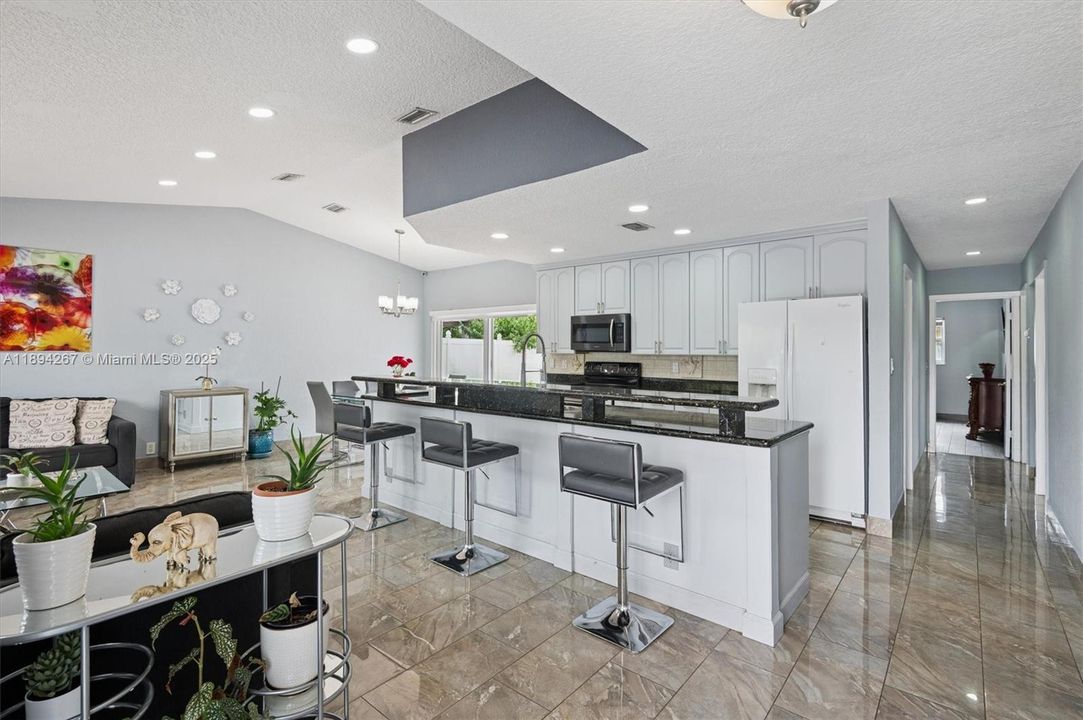 合同活跃: $515,000 (3 贝兹, 2 浴室, 1309 平方英尺)