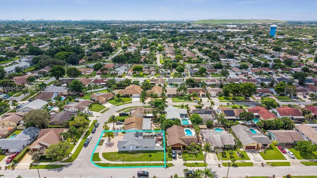 合同活跃: $515,000 (3 贝兹, 2 浴室, 1309 平方英尺)