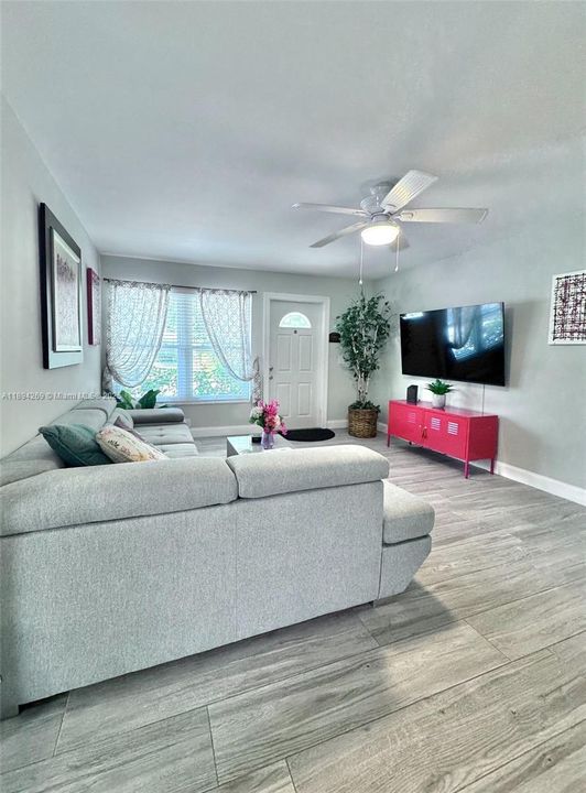 На продажу: $599,000 (3 спален, 2 ванн, 1358 Квадратных фут)