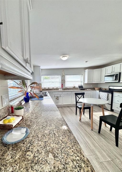 На продажу: $599,000 (3 спален, 2 ванн, 1358 Квадратных фут)