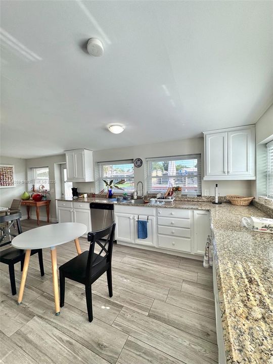 На продажу: $599,000 (3 спален, 2 ванн, 1358 Квадратных фут)