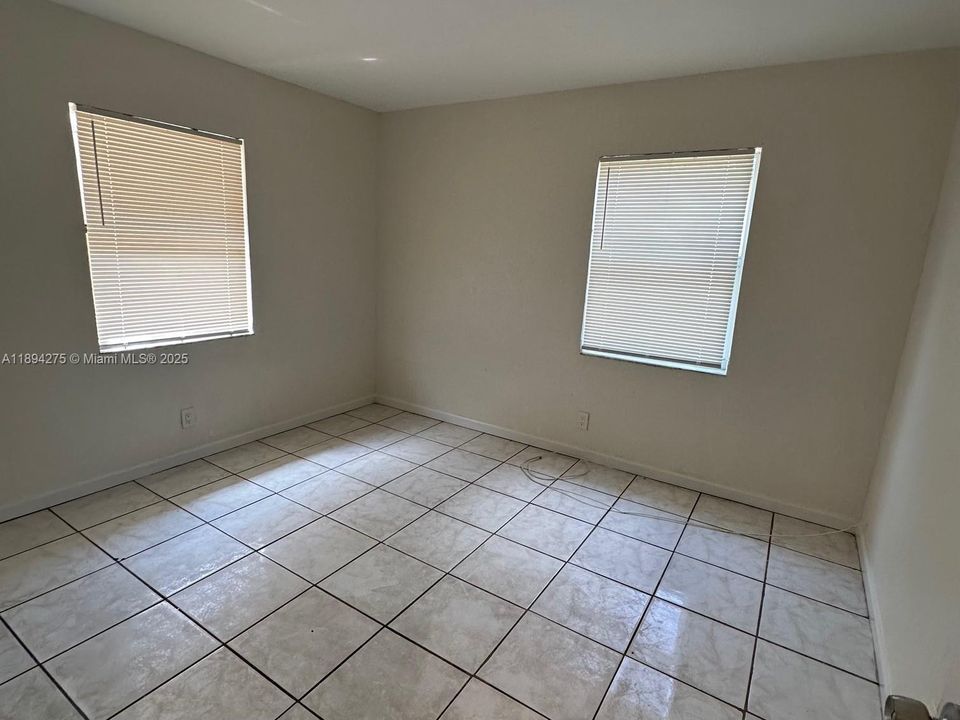 最近租的: $2,000 (3 贝兹, 1 浴室, 1000 平方英尺)