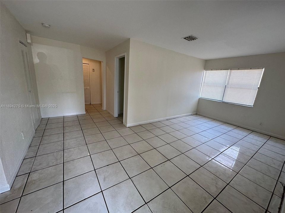 最近租的: $2,000 (3 贝兹, 1 浴室, 1000 平方英尺)