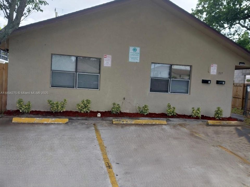 最近租的: $2,000 (3 贝兹, 1 浴室, 1000 平方英尺)