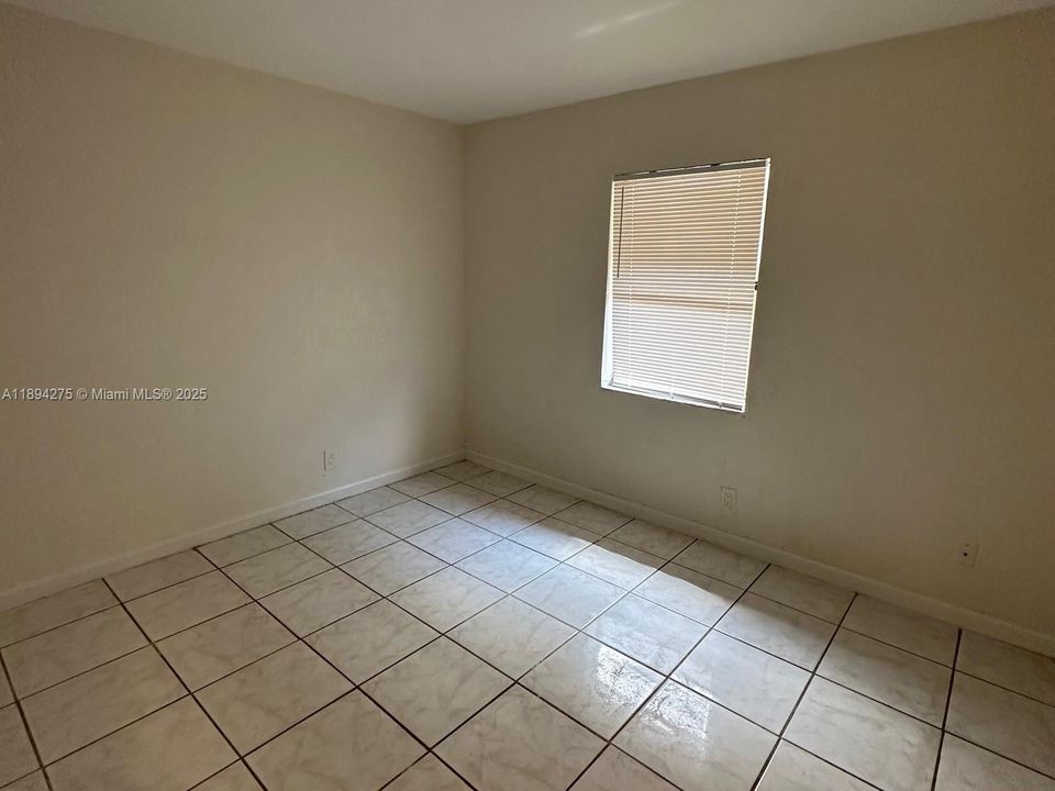 最近租的: $2,000 (3 贝兹, 1 浴室, 1000 平方英尺)