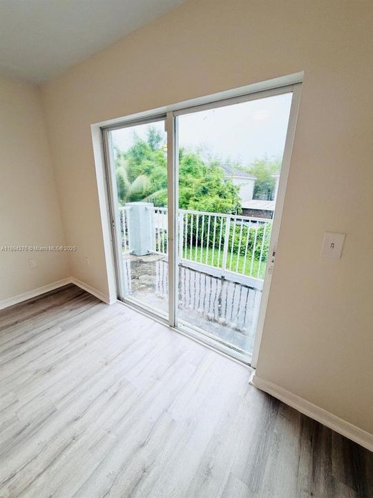 合同活跃: $2,850 (4 贝兹, 3 浴室, 1528 平方英尺)