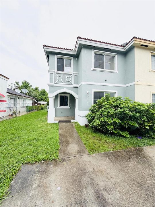 合同活跃: $2,850 (4 贝兹, 3 浴室, 1528 平方英尺)