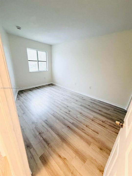 合同活跃: $2,850 (4 贝兹, 3 浴室, 1528 平方英尺)