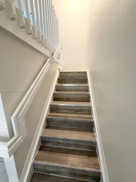 合同活跃: $2,850 (4 贝兹, 3 浴室, 1528 平方英尺)