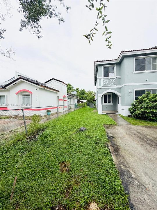 合同活跃: $2,850 (4 贝兹, 3 浴室, 1528 平方英尺)