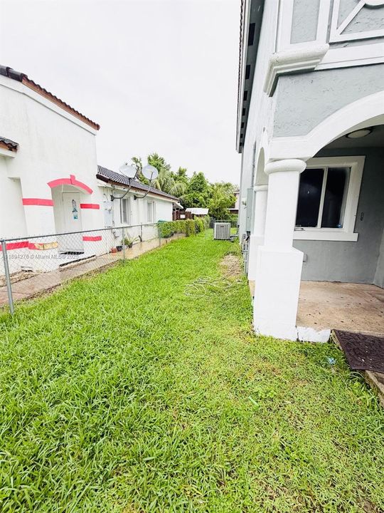 合同活跃: $2,850 (4 贝兹, 3 浴室, 1528 平方英尺)