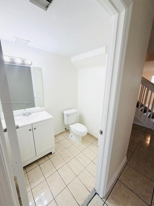 合同活跃: $2,850 (4 贝兹, 3 浴室, 1528 平方英尺)