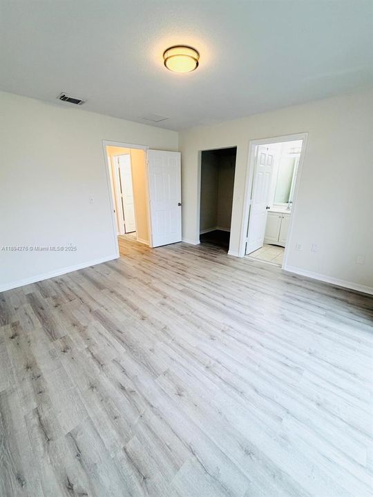 合同活跃: $2,850 (4 贝兹, 3 浴室, 1528 平方英尺)