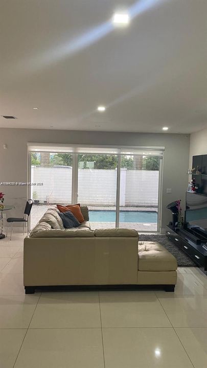 待售: $1,600,000 (5 贝兹, 4 浴室, 3292 平方英尺)