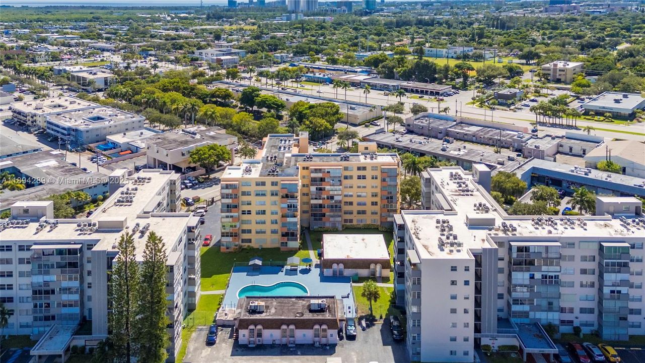 For Sale: $180,000 (1 beds, 1 baths, 734 Square Feet)