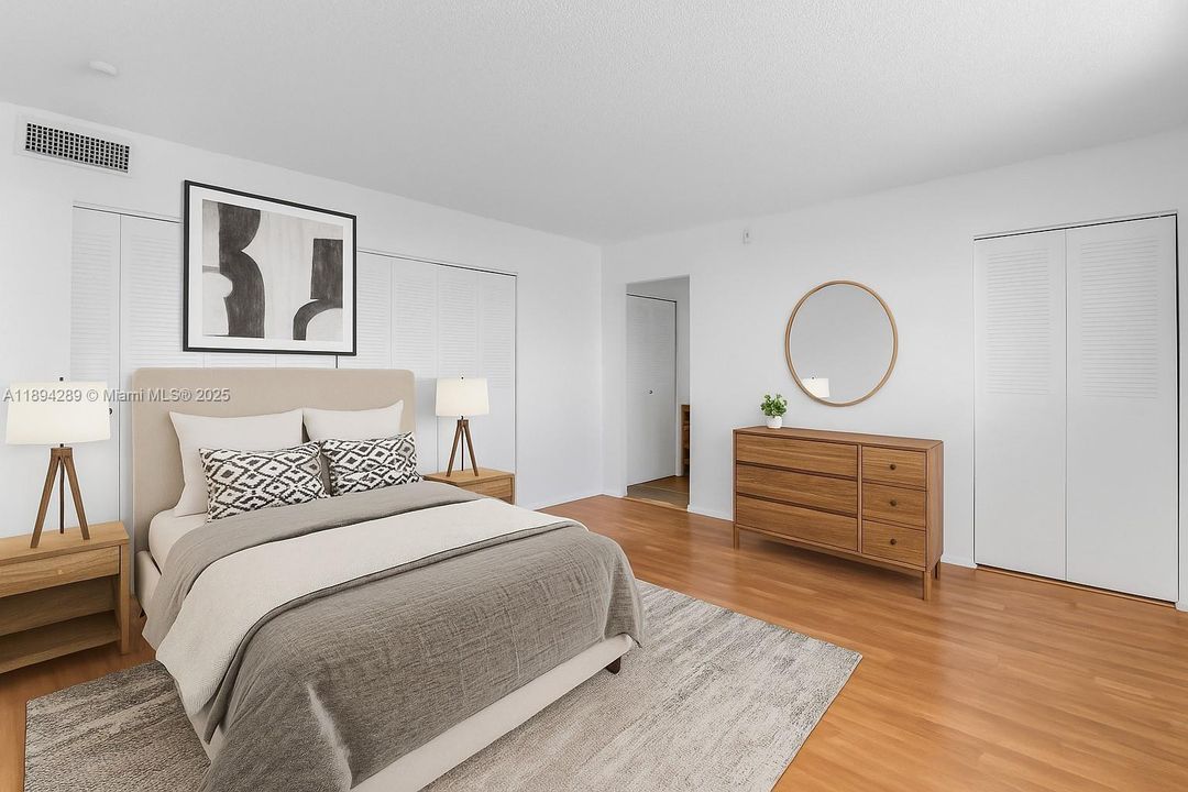 For Sale: $180,000 (1 beds, 1 baths, 734 Square Feet)