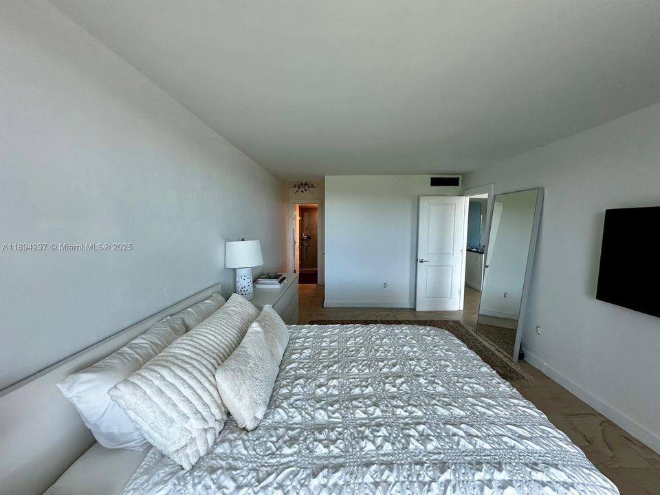 Recently Sold: $265,000 (1 beds, 2 baths, 864 Square Feet)