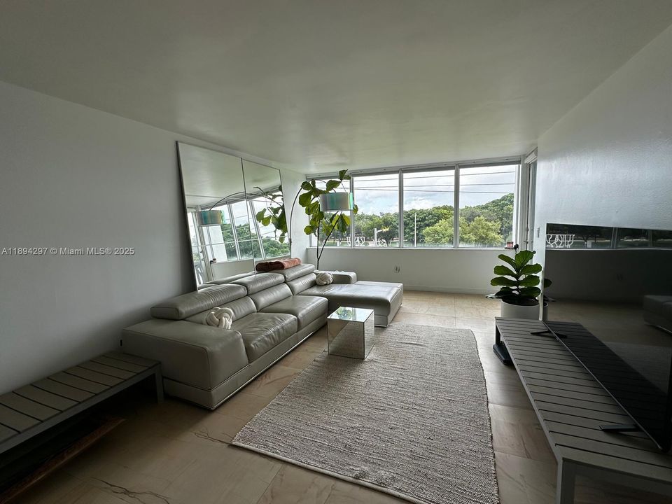 Recently Sold: $265,000 (1 beds, 2 baths, 864 Square Feet)