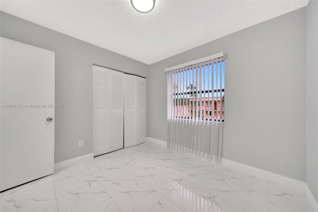 合同活跃: $225,000 (2 贝兹, 2 浴室, 970 平方英尺)