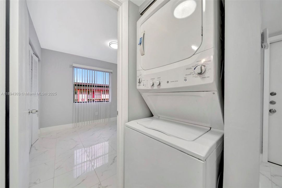 In-unit laundry for total convenience — your own full-size washer and dryer tucked neatly inside the home. No laundromat runs, no hauling baskets. Just wash, dry, and you’re done.