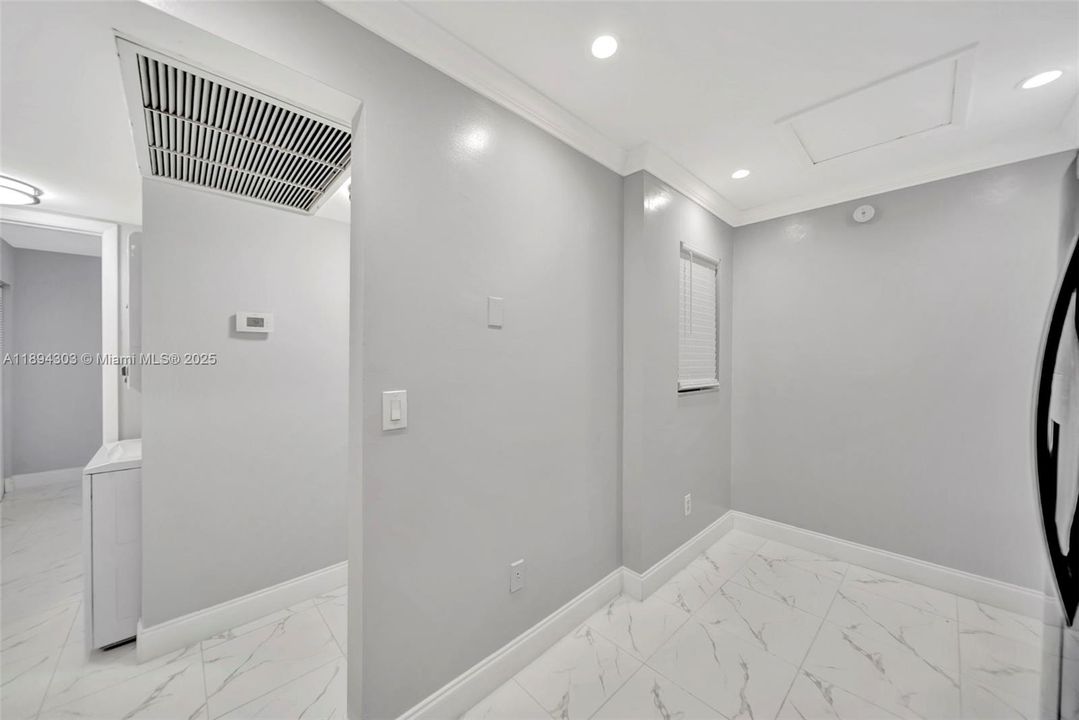 合同活跃: $225,000 (2 贝兹, 2 浴室, 970 平方英尺)