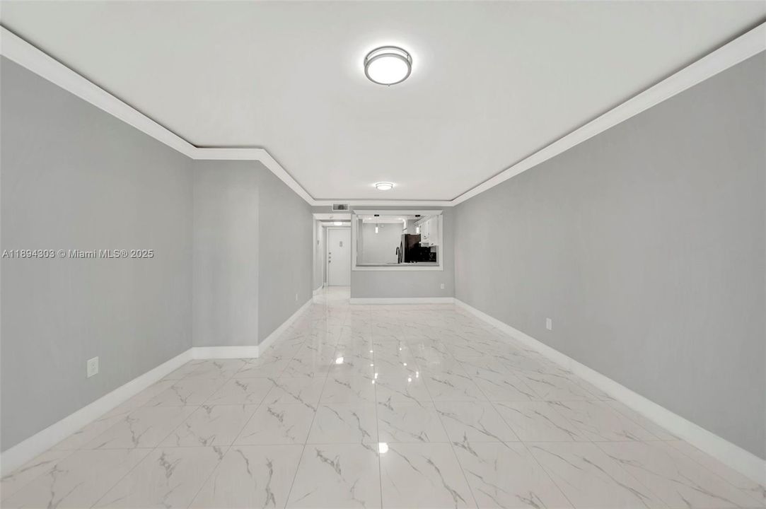 合同活跃: $225,000 (2 贝兹, 2 浴室, 970 平方英尺)