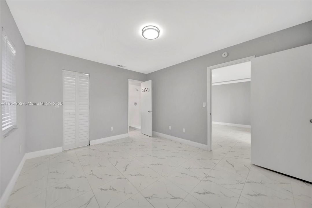 合同活跃: $225,000 (2 贝兹, 2 浴室, 970 平方英尺)