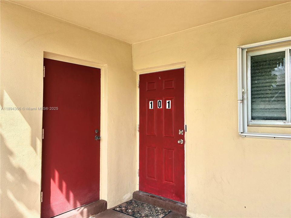 For Sale: $235,000 (2 beds, 2 baths, 1095 Square Feet)