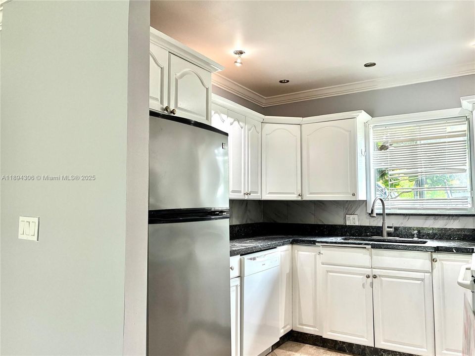 For Sale: $235,000 (2 beds, 2 baths, 1095 Square Feet)