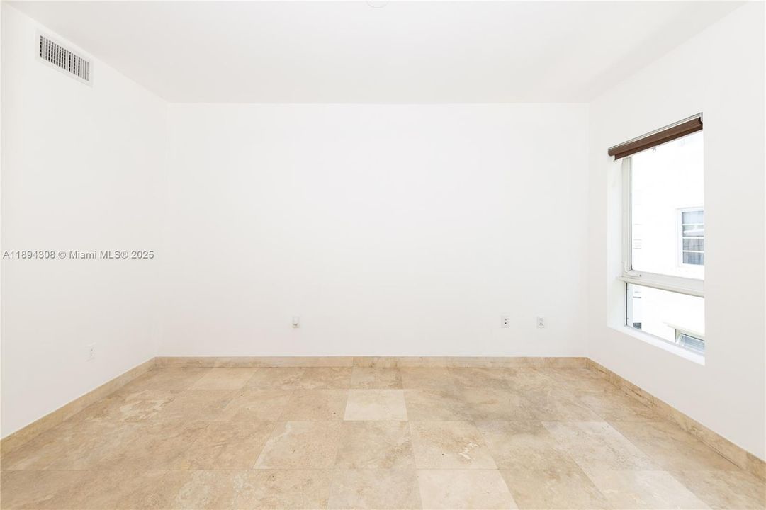 出租: $4,350 (2 贝兹, 1 浴室, 1100 平方英尺)