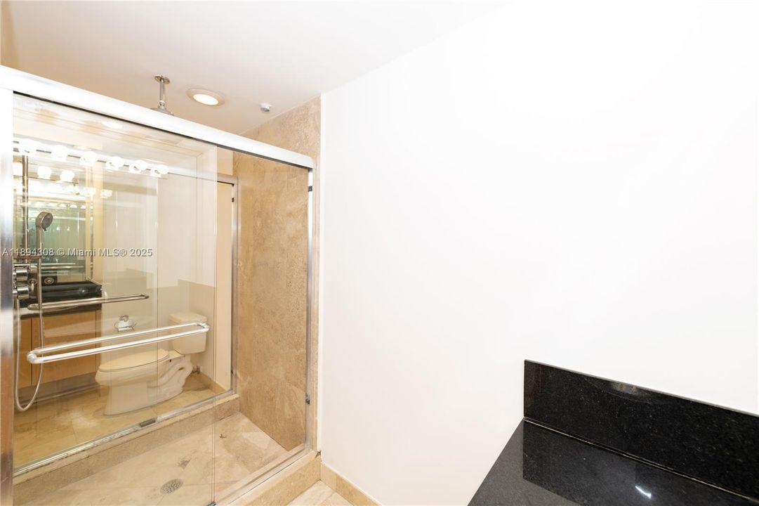 出租: $4,350 (2 贝兹, 1 浴室, 1100 平方英尺)