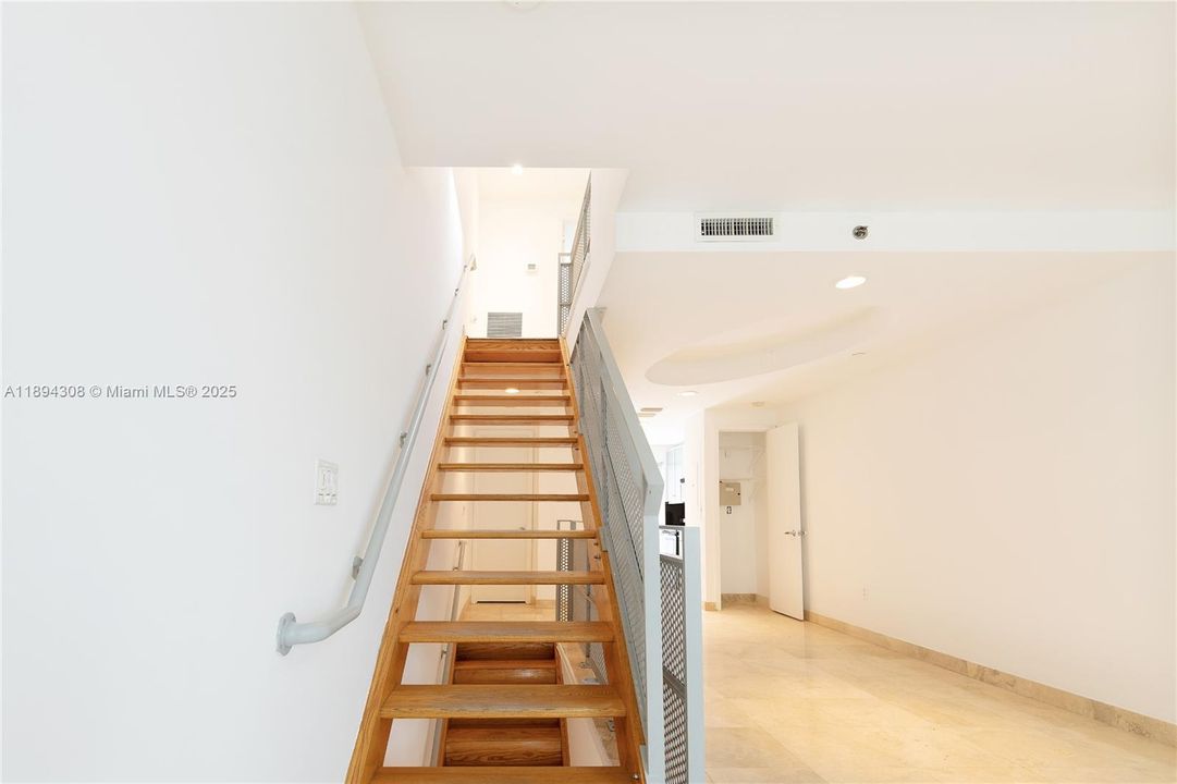 出租: $4,350 (2 贝兹, 1 浴室, 1100 平方英尺)