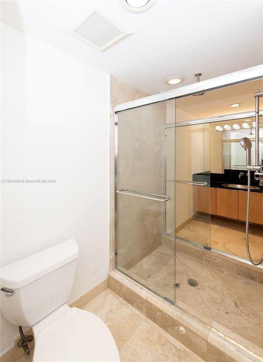 出租: $4,350 (2 贝兹, 1 浴室, 1100 平方英尺)