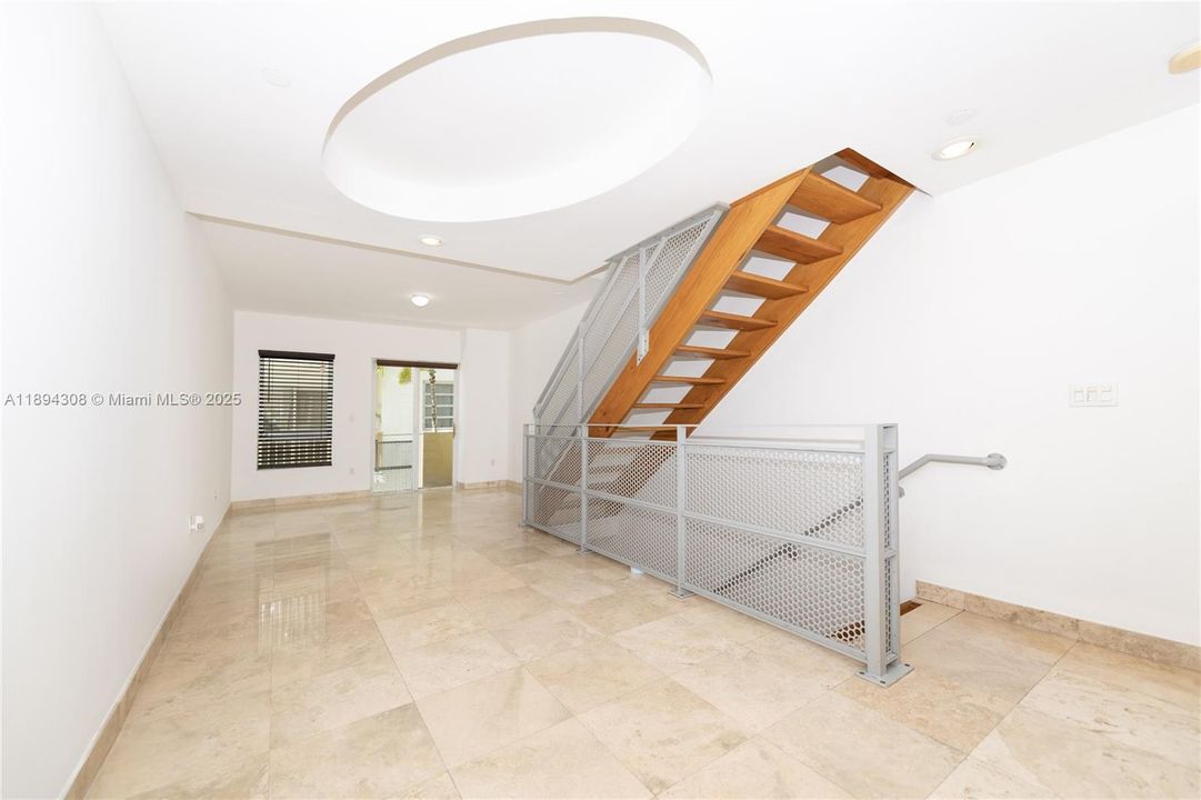 出租: $4,350 (2 贝兹, 1 浴室, 1100 平方英尺)