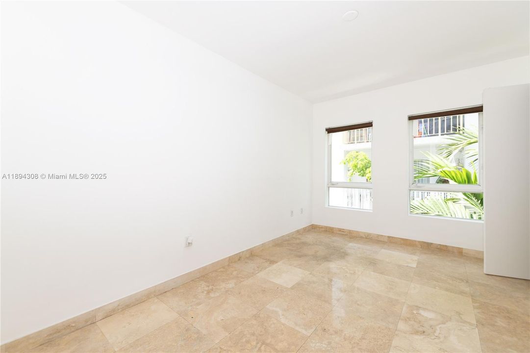 出租: $4,350 (2 贝兹, 1 浴室, 1100 平方英尺)