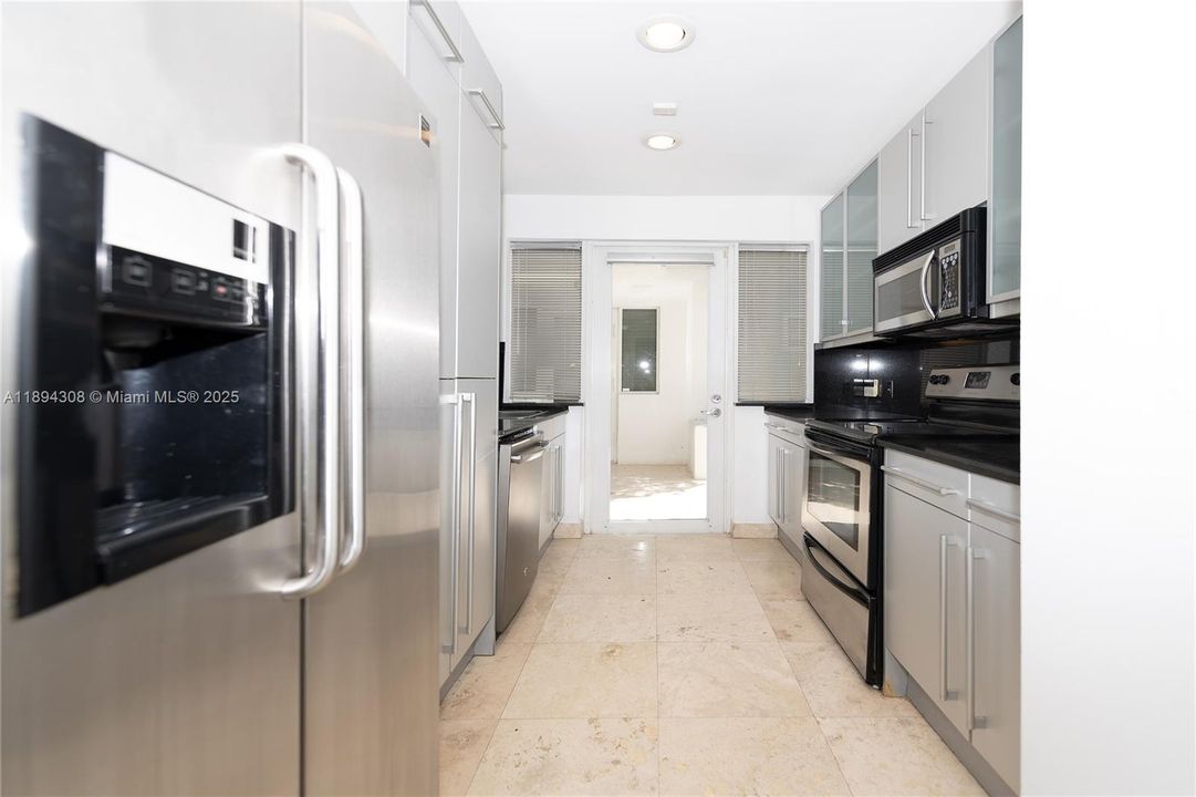 出租: $4,350 (2 贝兹, 1 浴室, 1100 平方英尺)