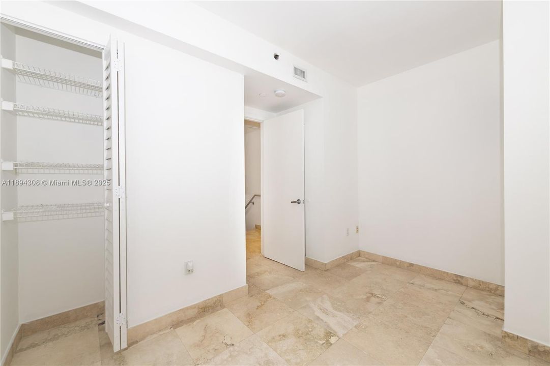 出租: $4,350 (2 贝兹, 1 浴室, 1100 平方英尺)