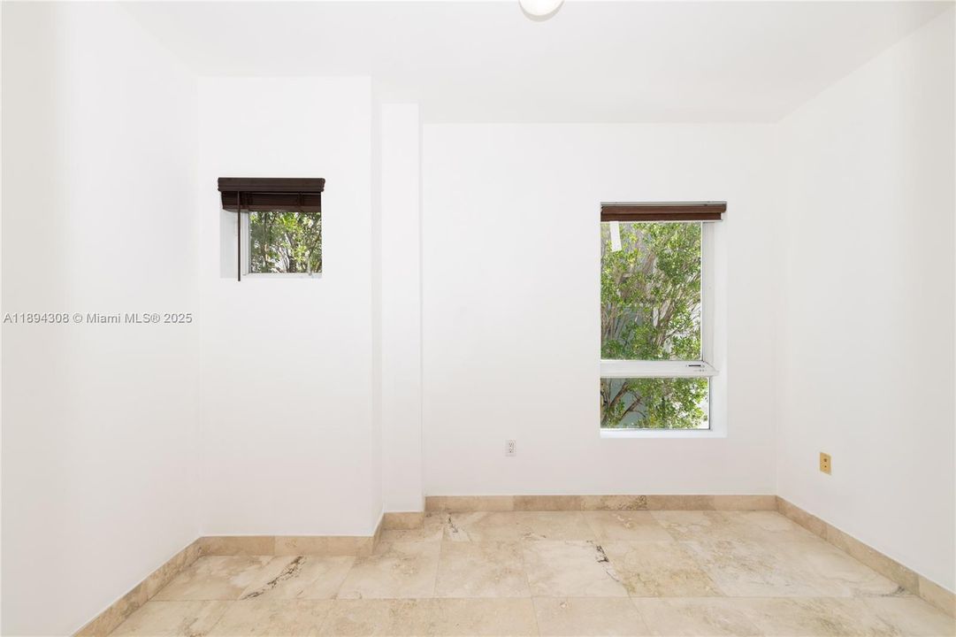 出租: $4,350 (2 贝兹, 1 浴室, 1100 平方英尺)