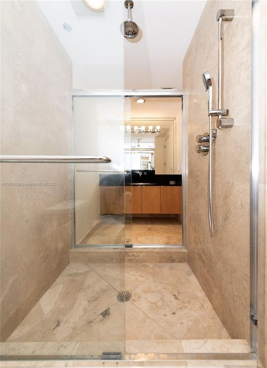 出租: $4,350 (2 贝兹, 1 浴室, 1100 平方英尺)