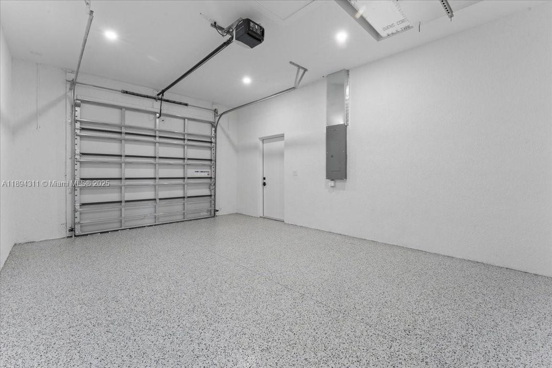 For Sale: $319,800 (3 beds, 2 baths, 1292 Square Feet)