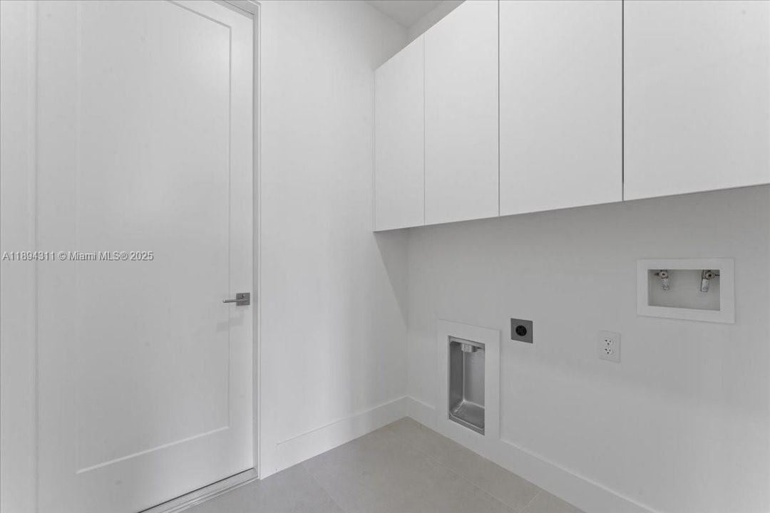 For Sale: $319,800 (3 beds, 2 baths, 1292 Square Feet)