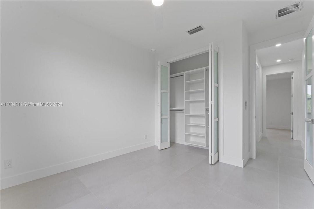 For Sale: $319,800 (3 beds, 2 baths, 1292 Square Feet)