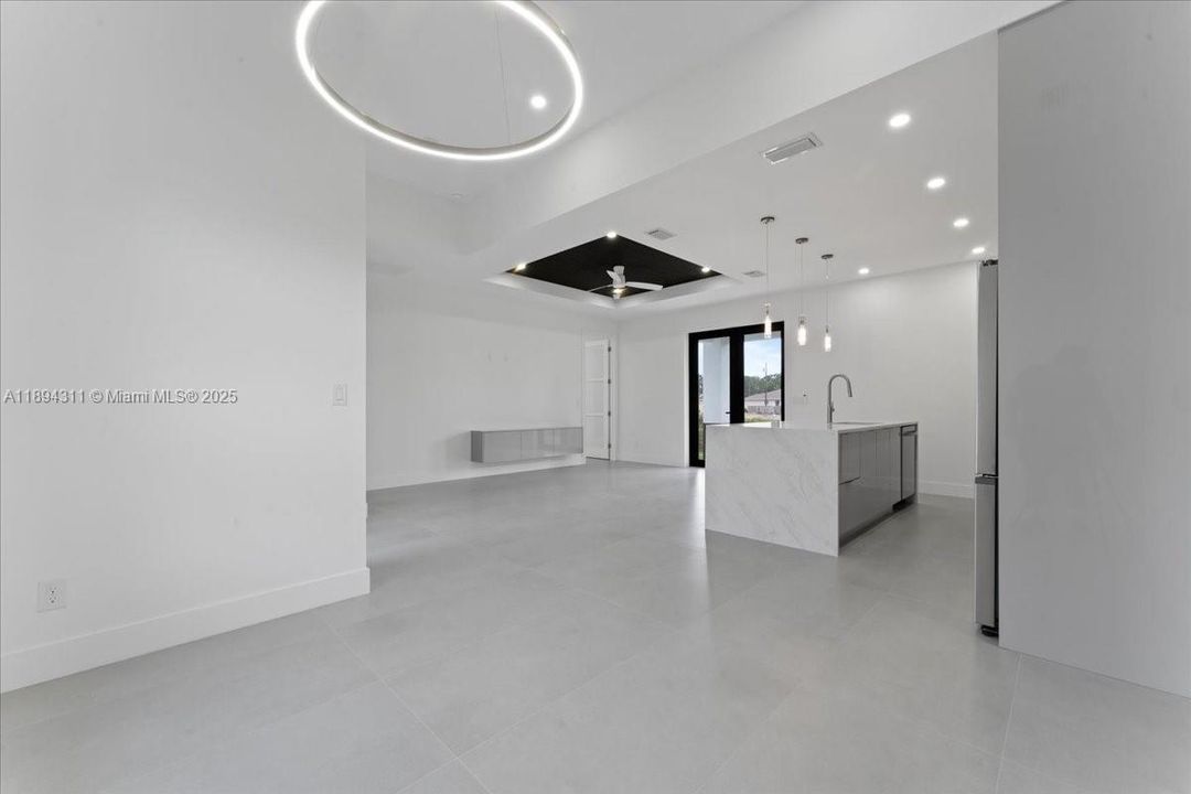 For Sale: $319,800 (3 beds, 2 baths, 1292 Square Feet)