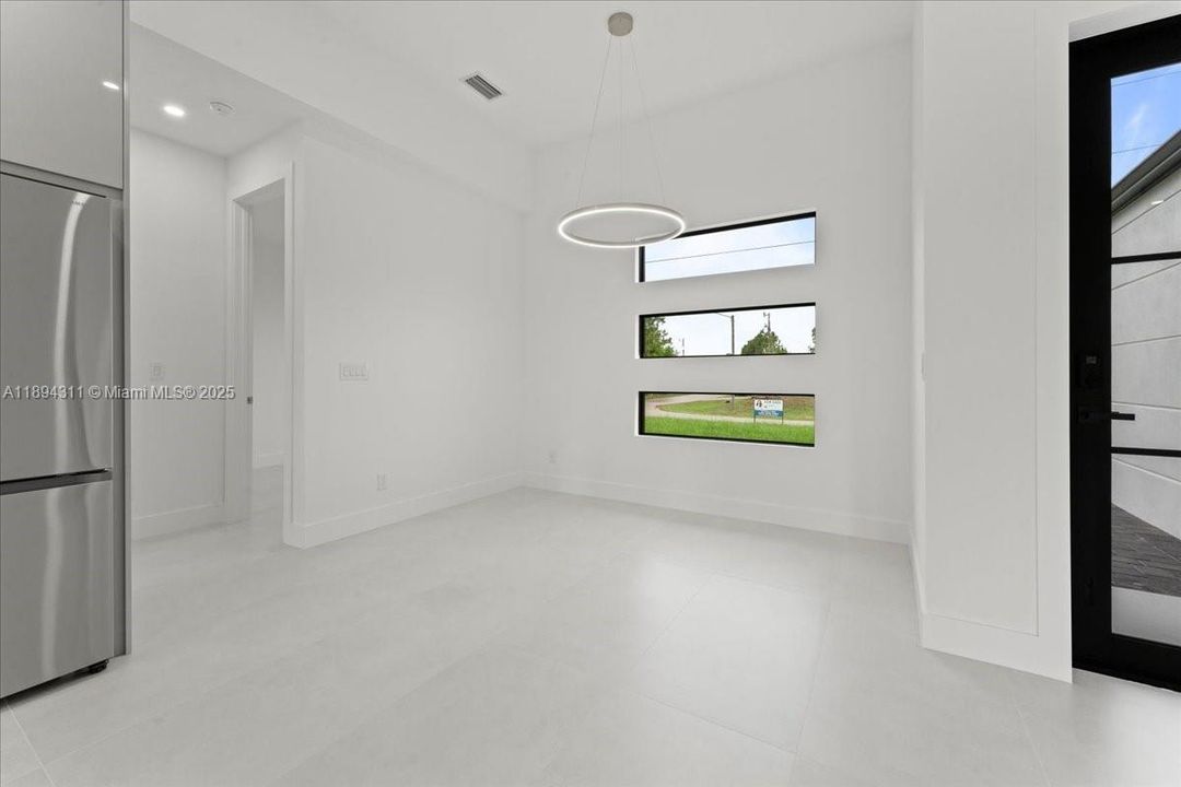 For Sale: $319,800 (3 beds, 2 baths, 1292 Square Feet)