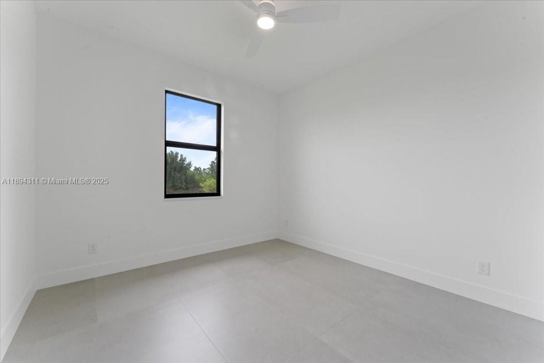 For Sale: $319,800 (3 beds, 2 baths, 1292 Square Feet)