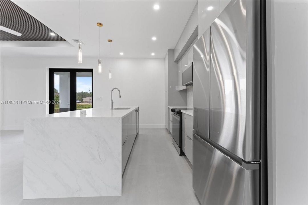 For Sale: $319,800 (3 beds, 2 baths, 1292 Square Feet)