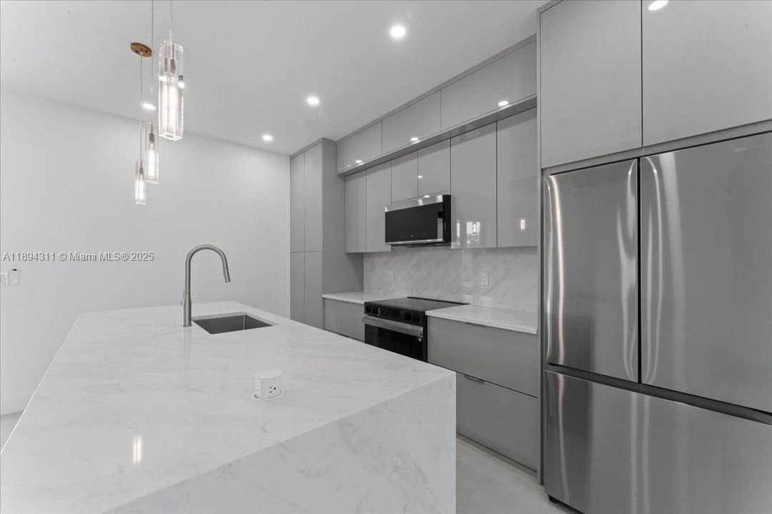 For Sale: $319,800 (3 beds, 2 baths, 1292 Square Feet)