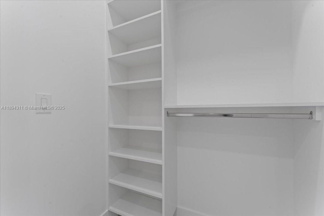 For Sale: $319,800 (3 beds, 2 baths, 1292 Square Feet)