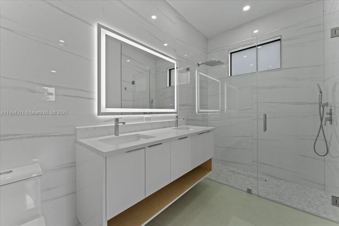 For Sale: $319,800 (3 beds, 2 baths, 1292 Square Feet)