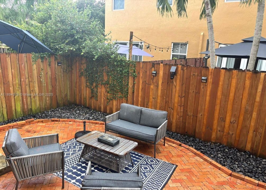 Active With Contract: $525,000 (3 beds, 2 baths, 1579 Square Feet)